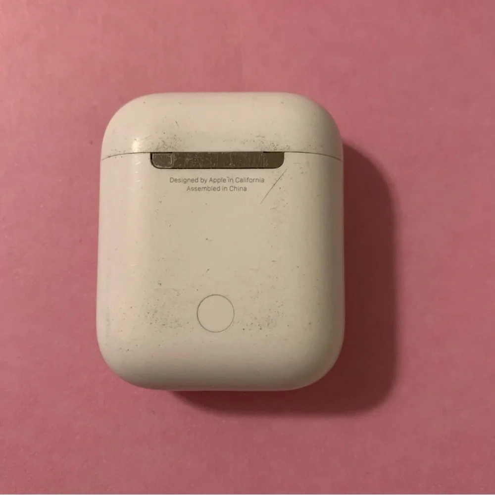 Apple AirPods 1st Generation In-Ear Headsets with Charging Case - White